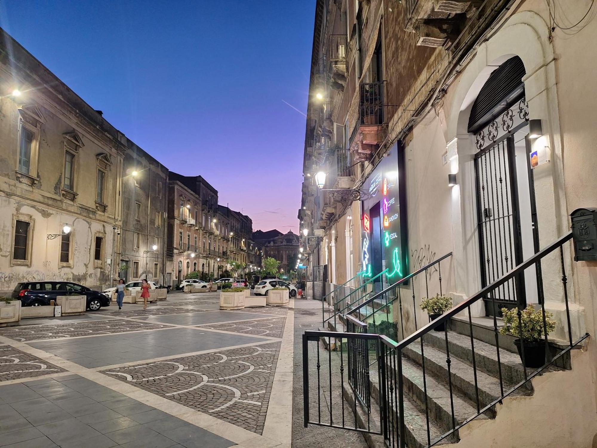 Casa Vacanze Al Teatro Aeroporto di Catania Fontana Rossa Esterno foto